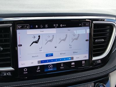 2023 Chrysler Pacifica — photo 18 view
