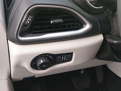 2023 Chrysler Pacifica — photo 13 view