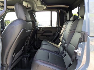 2026 Jeep Gladiator — photo 13 view