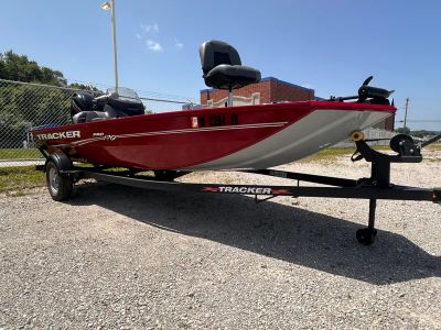 2024 TRACKER PRO170 — front three-quarter view
