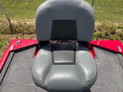 2024 TRACKER PRO170 — engine compartment view