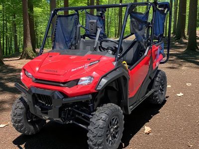 2025 Honda Pioneer 1000-5 Deluxe - Photo 2