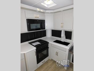 2026 Brinkley Model Z — photo 15 view