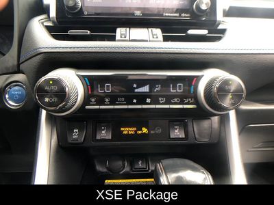2020 Toyota RAV4 Hybrid XSE - Photo 24