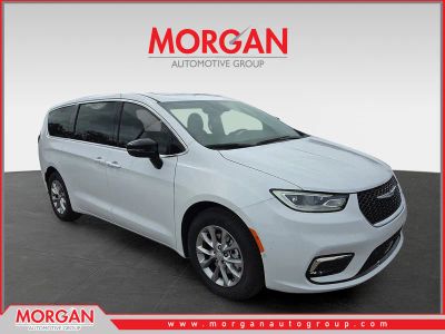 2026 Chrysler Pacifica Limited in White — front three-quarter view