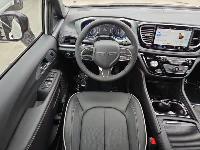 2026 Chrysler Pacifica — photo 17 view