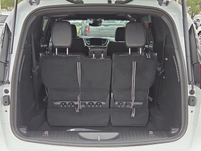 2026 Chrysler Pacifica — photo 13 view