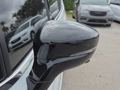 2026 Chrysler Pacifica — photo 12 view