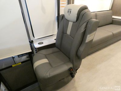 2025 Thor Motor Coach Riviera - Photo 10
