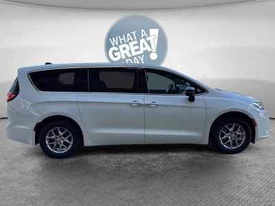 2026 Chrysler Pacifica — side profile view