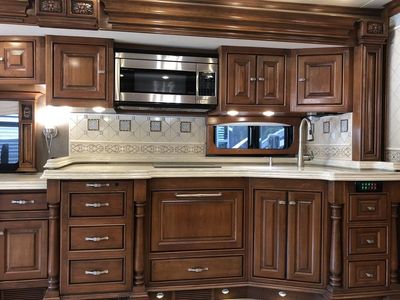 2013 Tiffin Motorhomes Zephyr - Photo 9