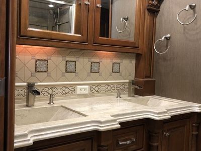2013 Tiffin Motorhomes Zephyr - Photo 30