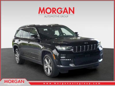 2022 Jeep Grand Cherokee L Limited in Diamond Black Crystal Pearlcoat — front three-quarter view