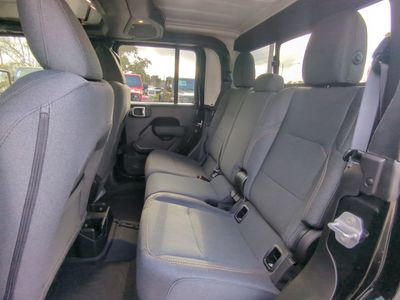 2026 Jeep Gladiator — photo 15 view