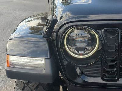 2026 Jeep Gladiator — photo 11 view