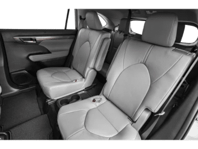 2026 Toyota Highlander — photo 10 view