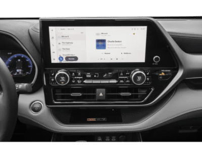 2026 Toyota Highlander — photo 7 view