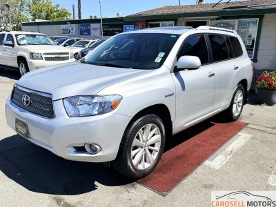 2008 Toyota Highlander Hybrid in Silver — front three-quarter view