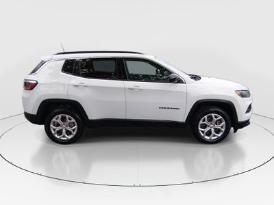 2024 Jeep Compass — photo 8 view