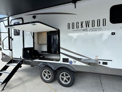 2025 Forest River Rockwood Ultra Lite - Photo 4