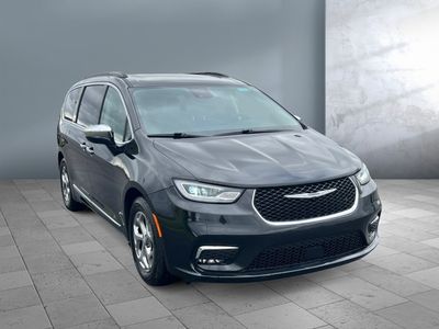 2023 Chrysler Pacifica - Photo 2