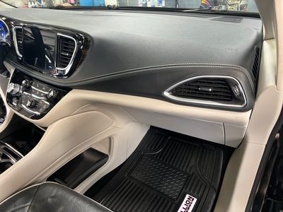 2023 Chrysler Pacifica - Photo 12