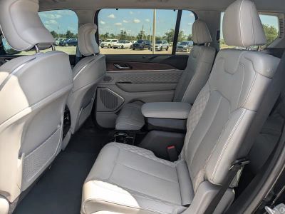 2023 Jeep Grand Cherokee L — photo 18 view