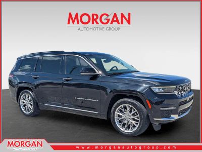 2023 Jeep Grand Cherokee L Summit in Diamond Black Crystal Pearlcoat — front three-quarter view