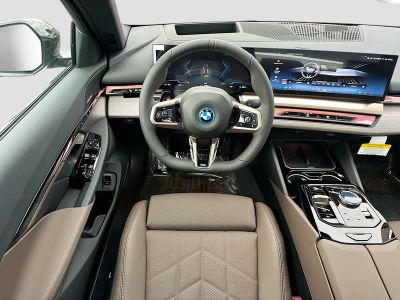 2026 BMW i5 — photo 17 view