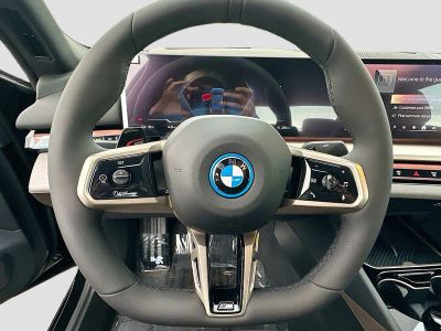 2026 BMW i5 — photo 8 view