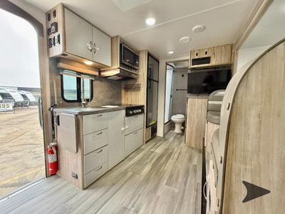 2021 Winnebago Micro Minnie - Photo 6