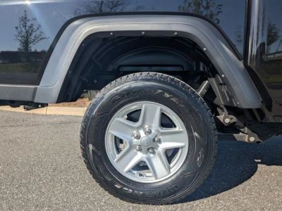 2023 Jeep Gladiator — photo 10 view