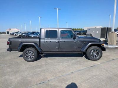 2026 Jeep Gladiator — side profile view