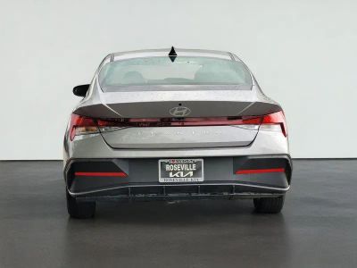 2025 Hyundai ELANTRA — detail view