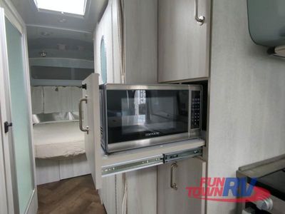 2023 Airstream International - Photo 19