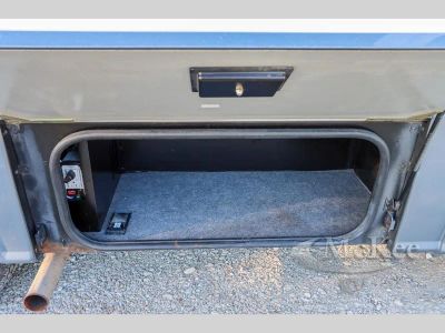 2019 Winnebago Navion - Photo 10
