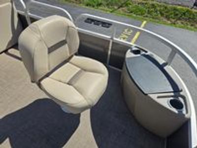 2023 Sun Tracker Fishing Barge 20 DLX - Photo 25