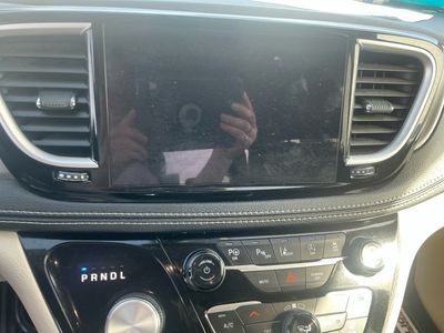 2023 Chrysler Pacifica — photo 11 view