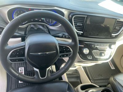 2023 Chrysler Pacifica — photo 14 view