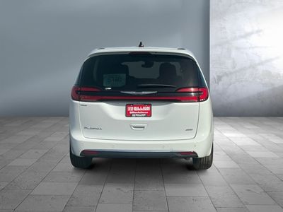2023 Chrysler Pacifica — detail view