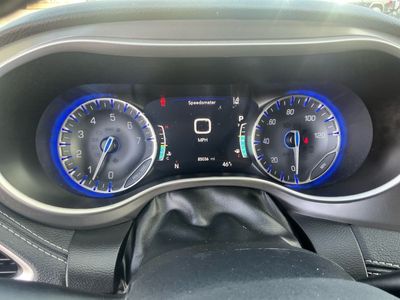 2023 Chrysler Pacifica — photo 10 view