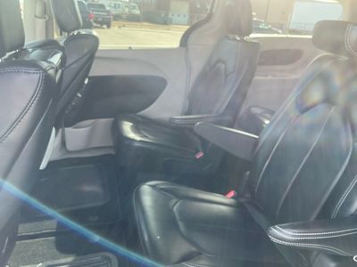2023 Chrysler Pacifica — photo 16 view