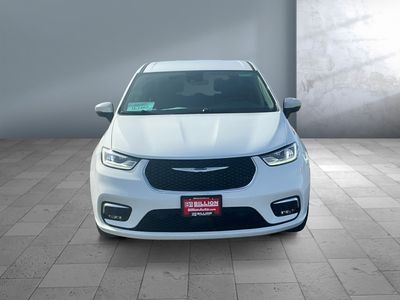2023 Chrysler Pacifica — side profile view