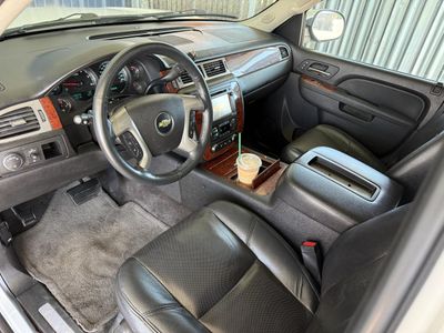 2014 Chevrolet Suburban 1500 - Photo 13