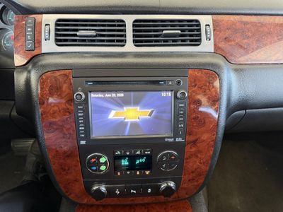 2014 Chevrolet Suburban 1500 - Photo 24