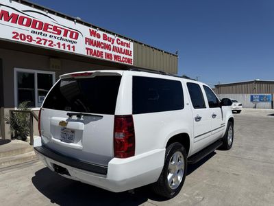 2014 Chevrolet Suburban 1500 - Photo 3