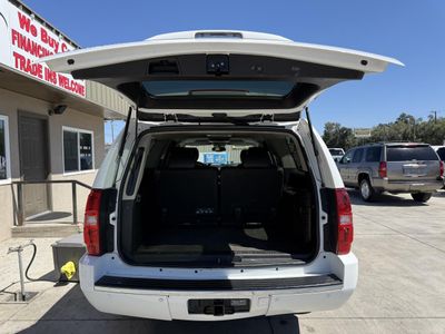 2014 Chevrolet Suburban 1500 - Photo 5