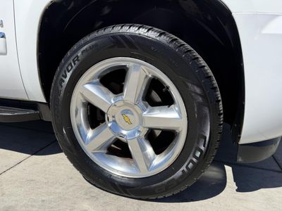 2014 Chevrolet Suburban 1500 - Photo 11