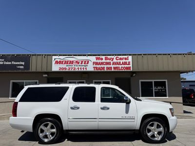 2014 Chevrolet Suburban 1500 - Photo 2