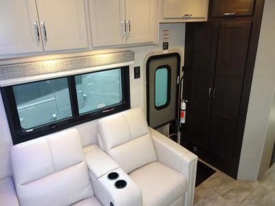 2026 Thor Motor Coach MAGNITUDE GRAND - Photo 17
